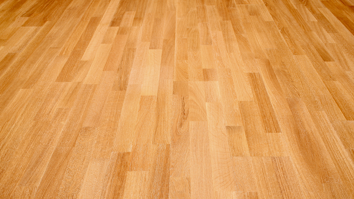 Parquet de madeira recém envernizado