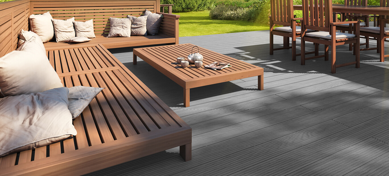 Jardín con muebles de jardín